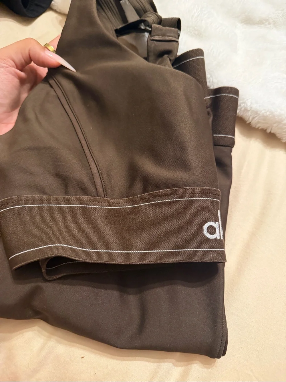ALO Yoga Brown Sports Bra with White Logo Band and leggings to match - Picture 1 of 6